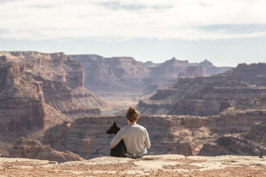 Viaggiare rende felici o immorali?