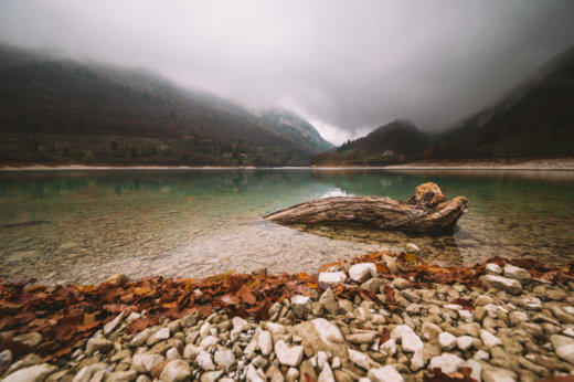 Passeggiata fra il Lago di Tenno ed il Borgo di Canale: sei pronto a rivivere il Medioevo?