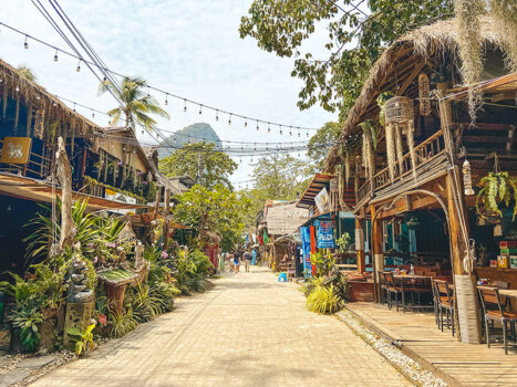Approdare a Railay Beach: Ticket to the Moon